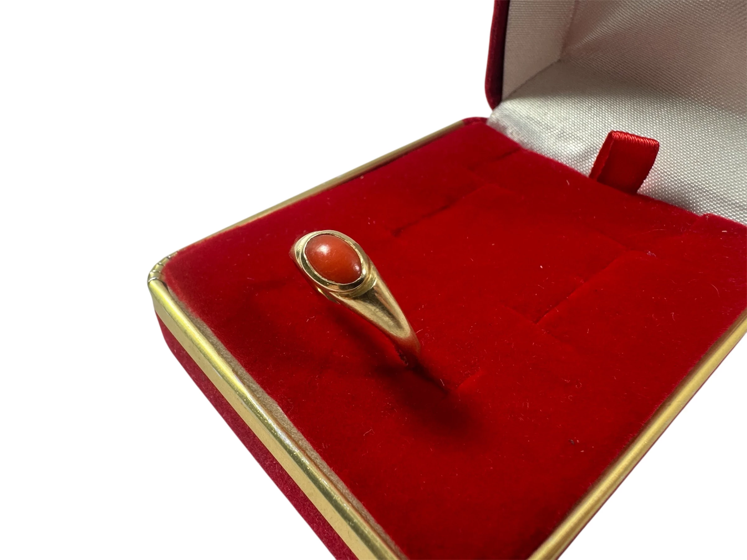 zloty-pierscionek-z-koralem-proby-585-207g-16-material-15835-2