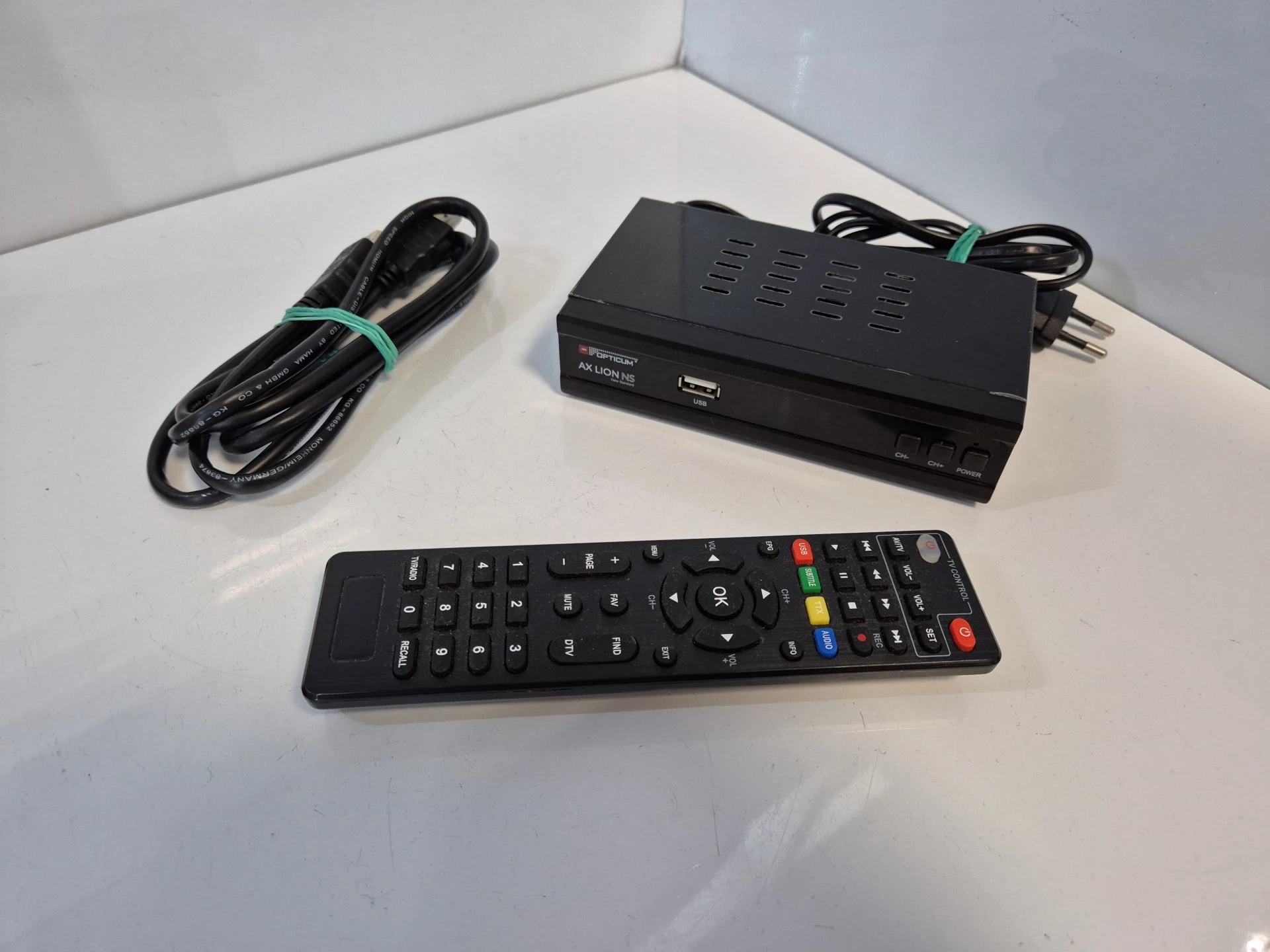 tuner-cyfrowy-dekoder-dvb-c-dvb-t2-telewizji-kablowej-tv-naziemnej-opticum-ean-gtin-5908266362120