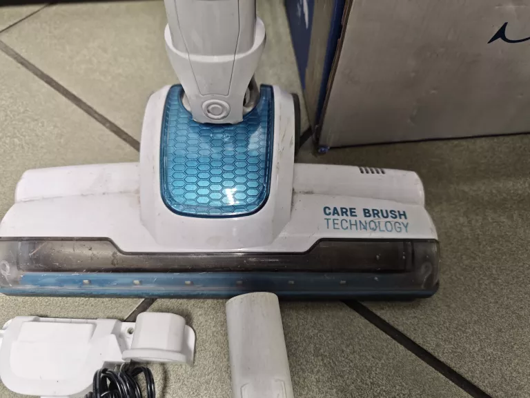 ODKURZACZ PIONOWY SALUTE COMODO V12 KOMPLET