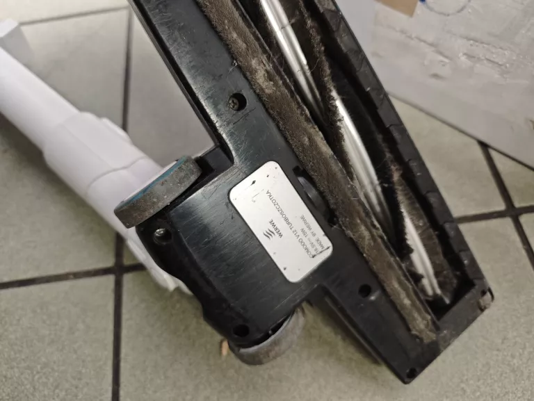 ODKURZACZ PIONOWY SALUTE COMODO V12 KOMPLET