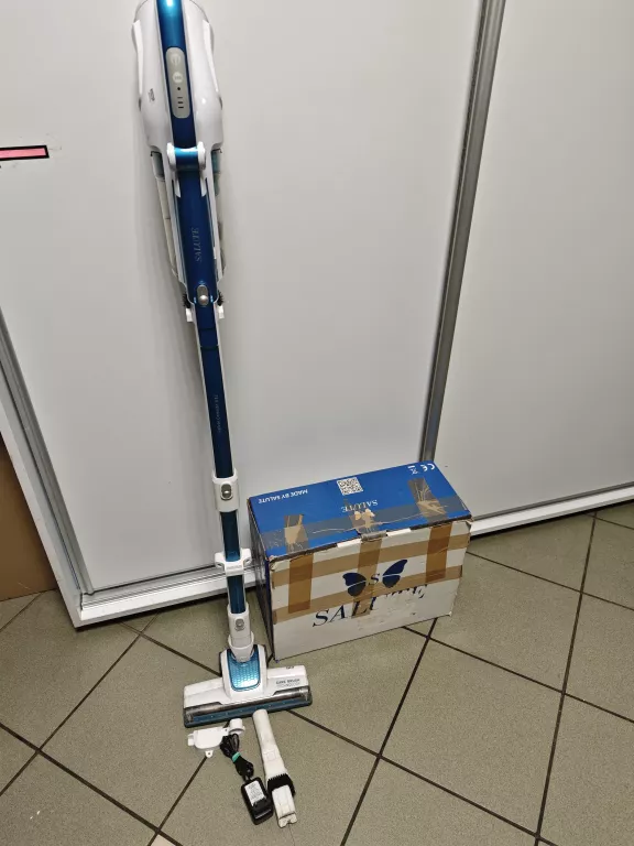 ODKURZACZ PIONOWY SALUTE COMODO V12 KOMPLET