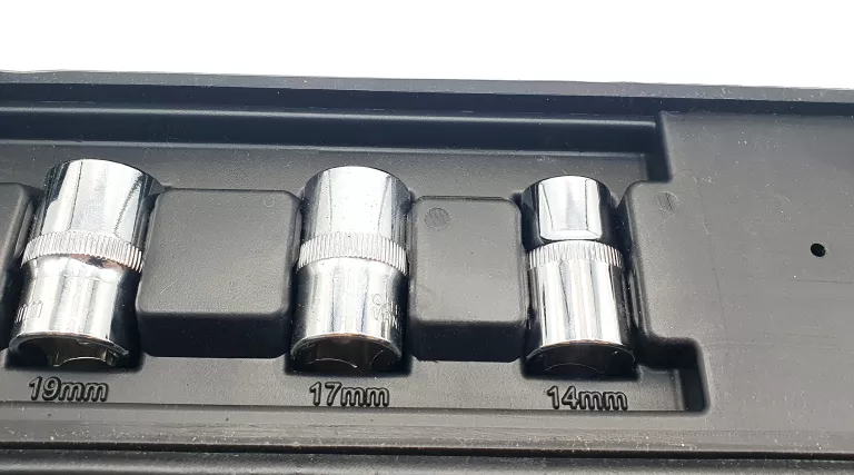 KLUCZ DYNAMOMETRYCZNY WUBER 28-210NM+ 4 NASADKI WALIZKA