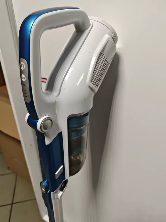 ODKURZACZ PIONOWY SALUTE COMODO V12 KOMPLET