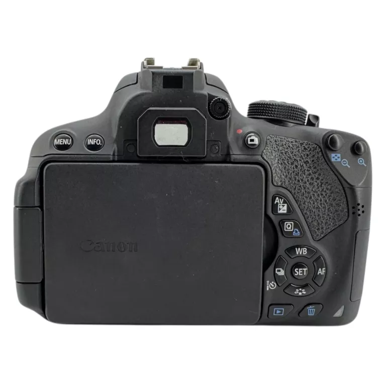 APARAT CANON EOS 700D Z OBIEKTYWEM
