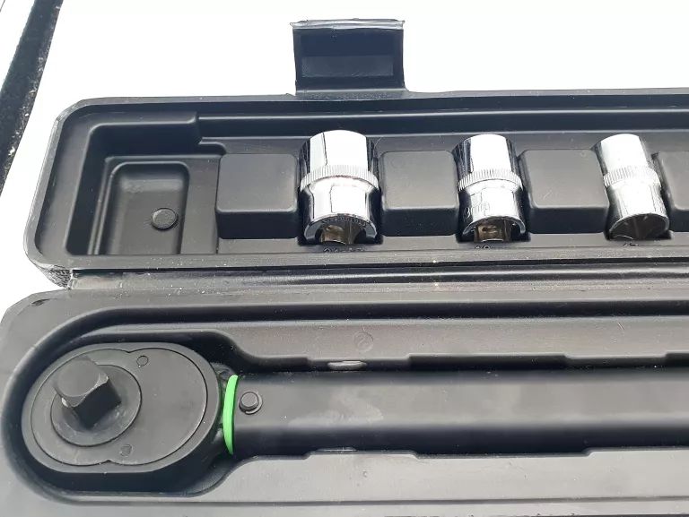 KLUCZ DYNAMOMETRYCZNY WUBER 28-210NM+ 4 NASADKI WALIZKA