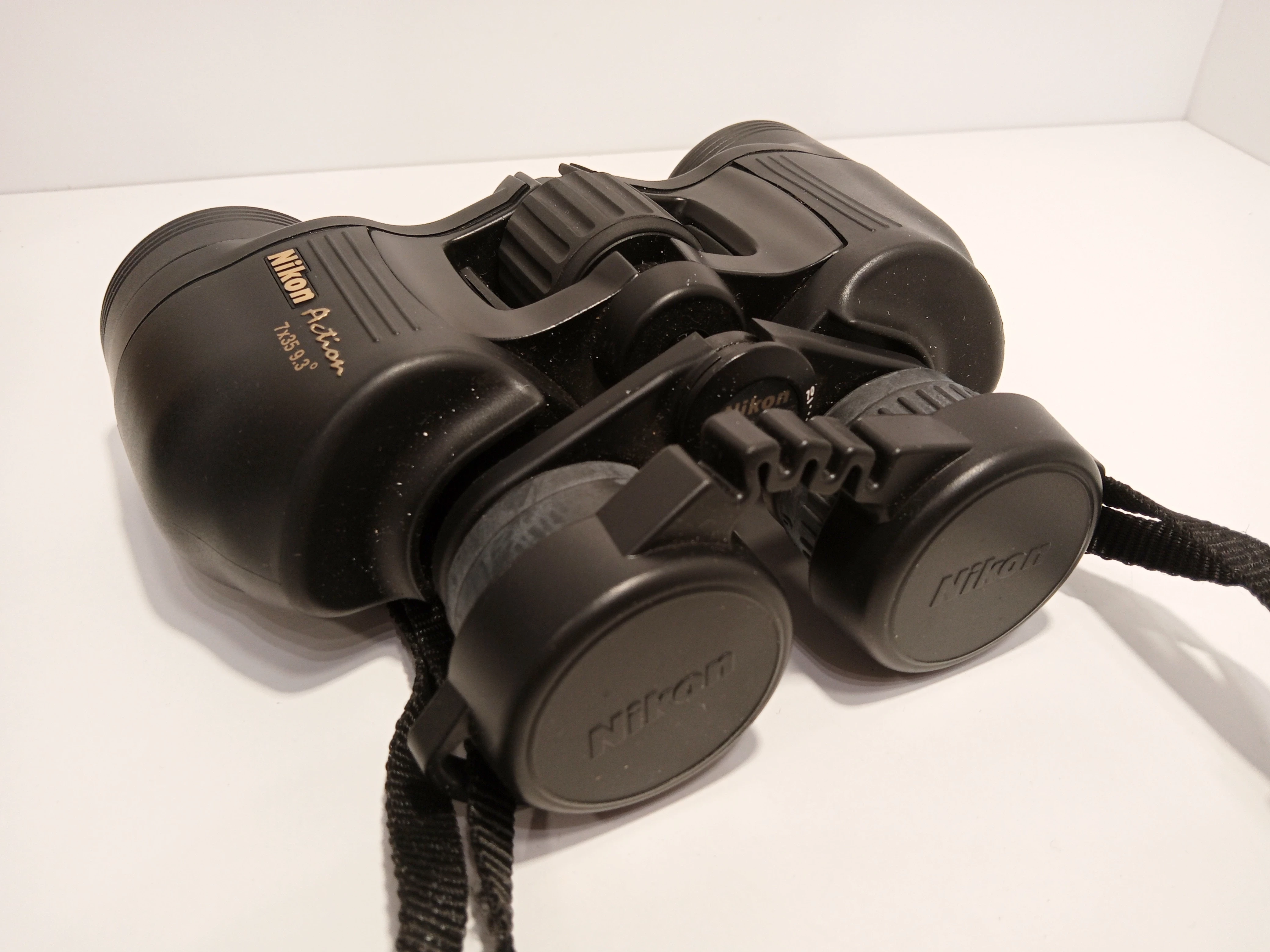 lornetka-nikon-action-ex-7x35-cf-stan-11323-2