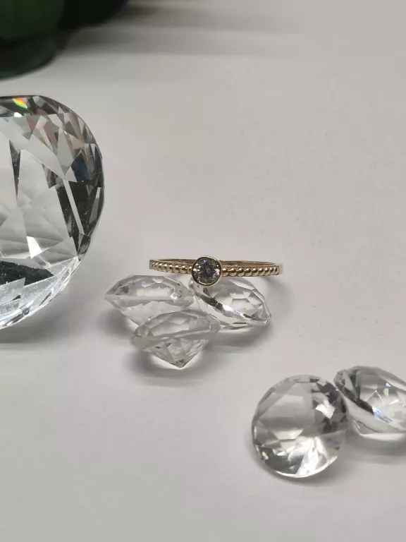 PIĘKNY ZŁOTY PIERŚCIONEK 585  1,50G