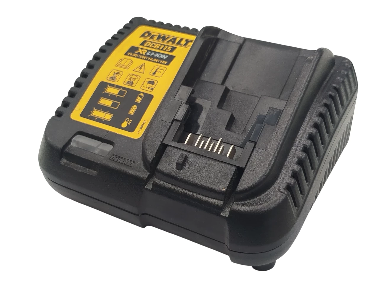 wkretarka-udarowa-dewalt-dcd795-ladowarka-do-aku-aku-20-ah-rodzaj-silnika-204657-221325