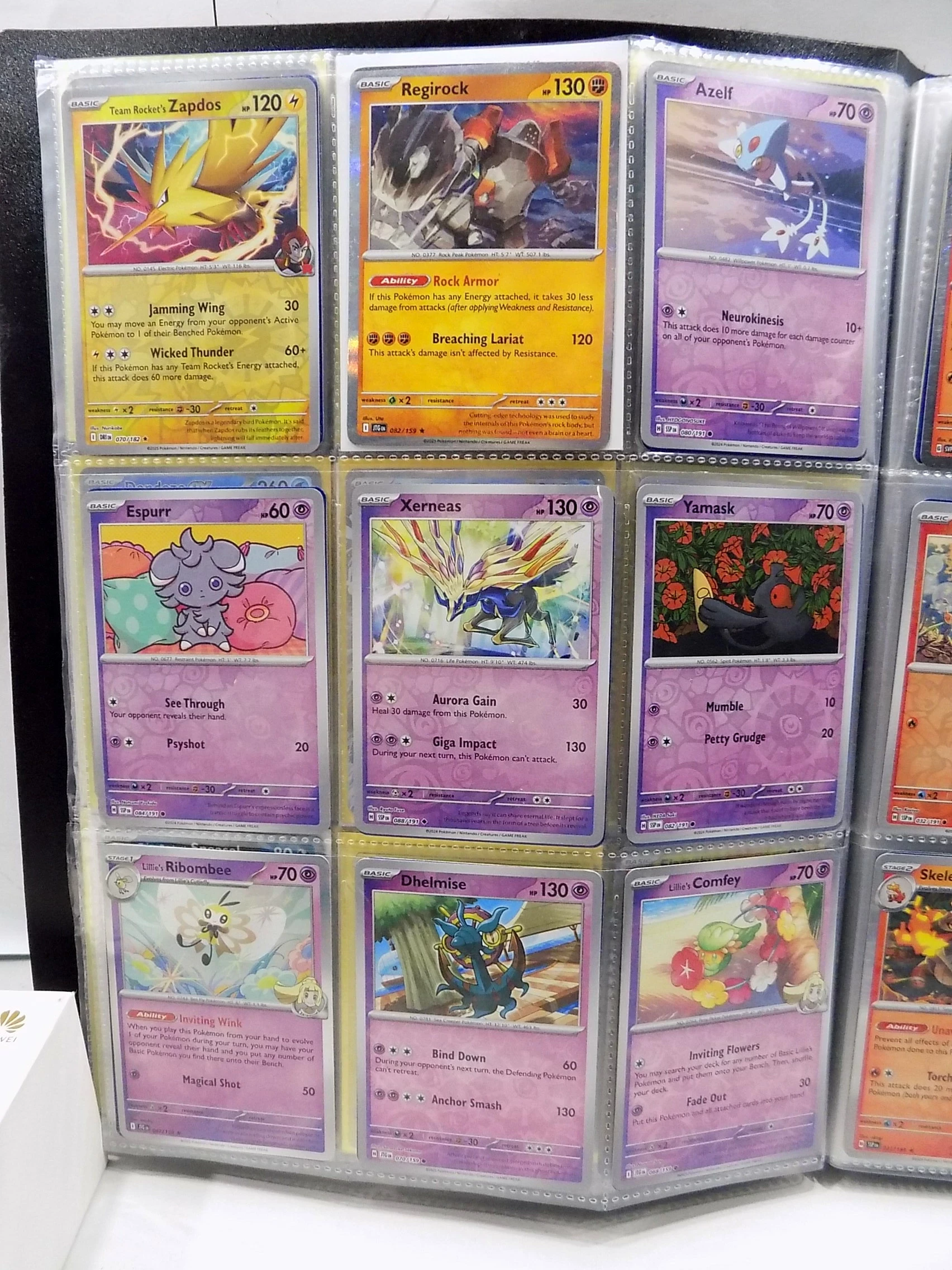 klaser-pokemonow-okolo-250-kart-pokemon-wydawca-249839-1777423