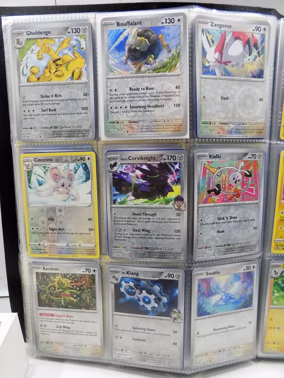 klaser-pokemonow-okolo-250-kart-pokemon-stan-11323-2