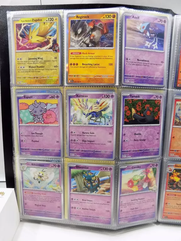 klaser-pokemonow-okolo-250-kart-pokemon-wydawca-249839-1777423