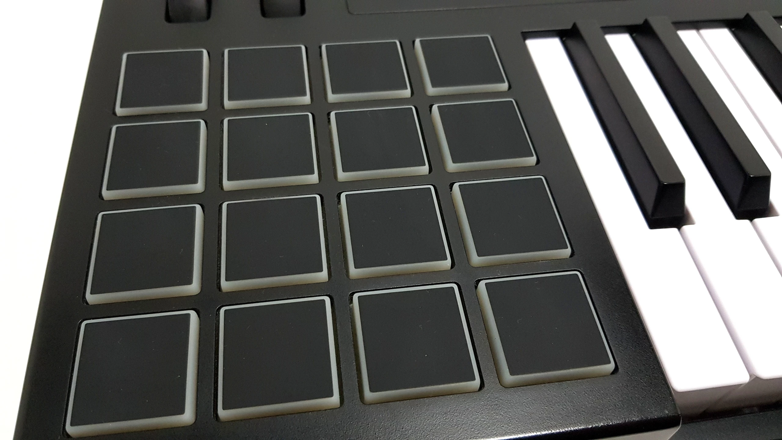 alesis-vi25-kontroler-midi-model-vi25