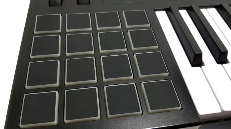 alesis-vi25-kontroler-midi-model-vi25