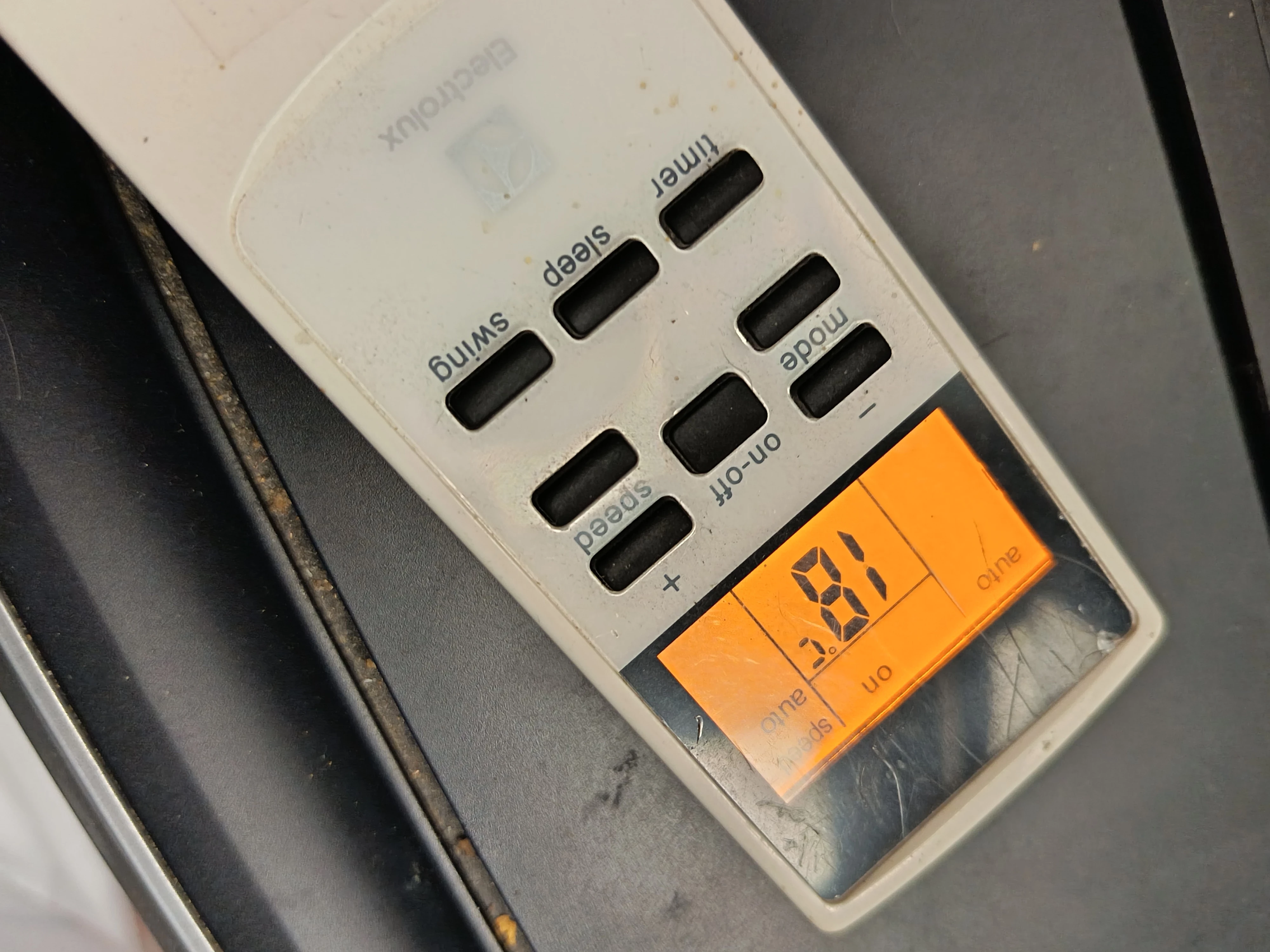 klimatyzator-przenosny-electrolux-chillflex-pro-3400-w-exp34u338hw-stan-11323-2