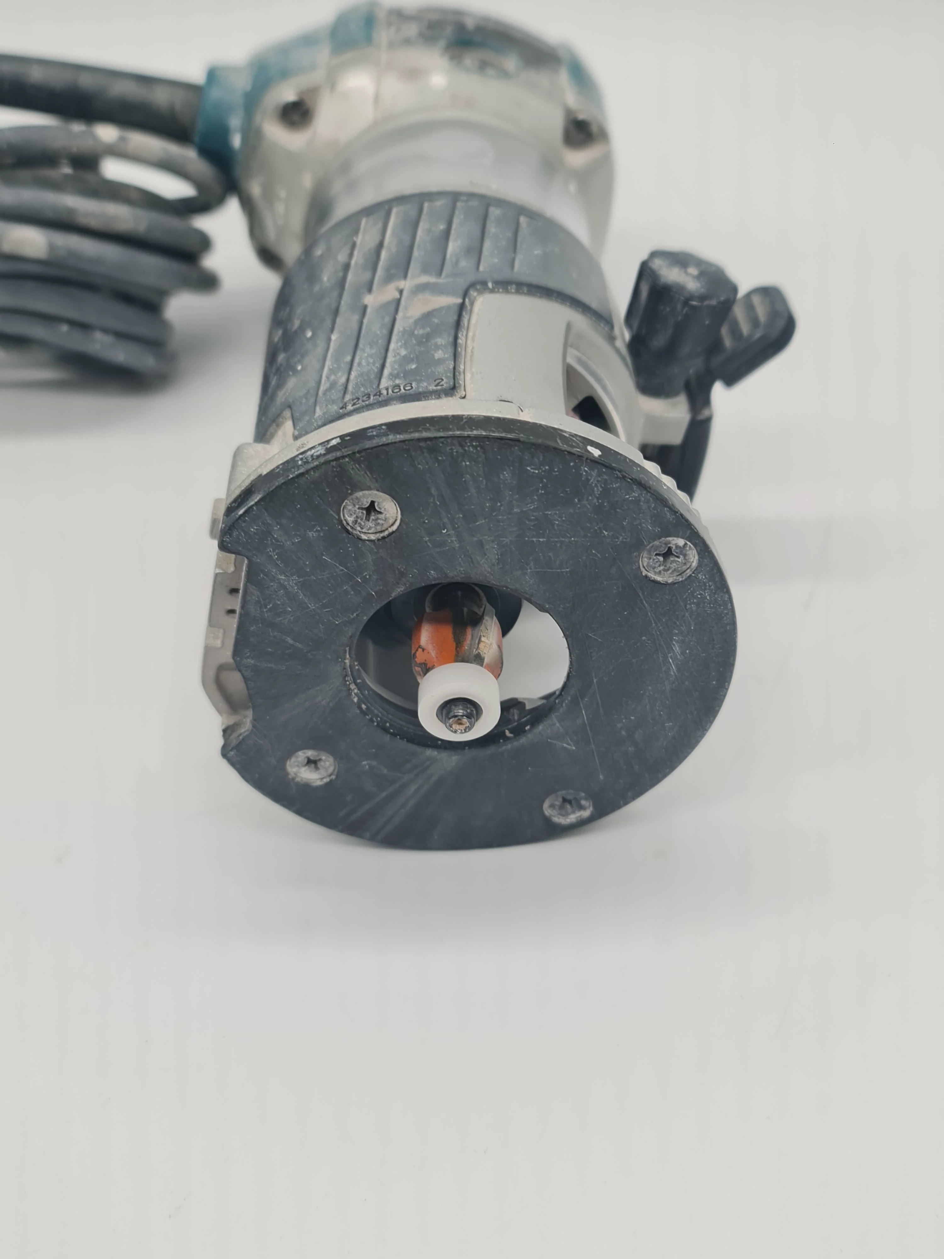 frezarka-gornowrzecionowa-makita-710w-rt0700c-rodzaj-frezarki-25452-1