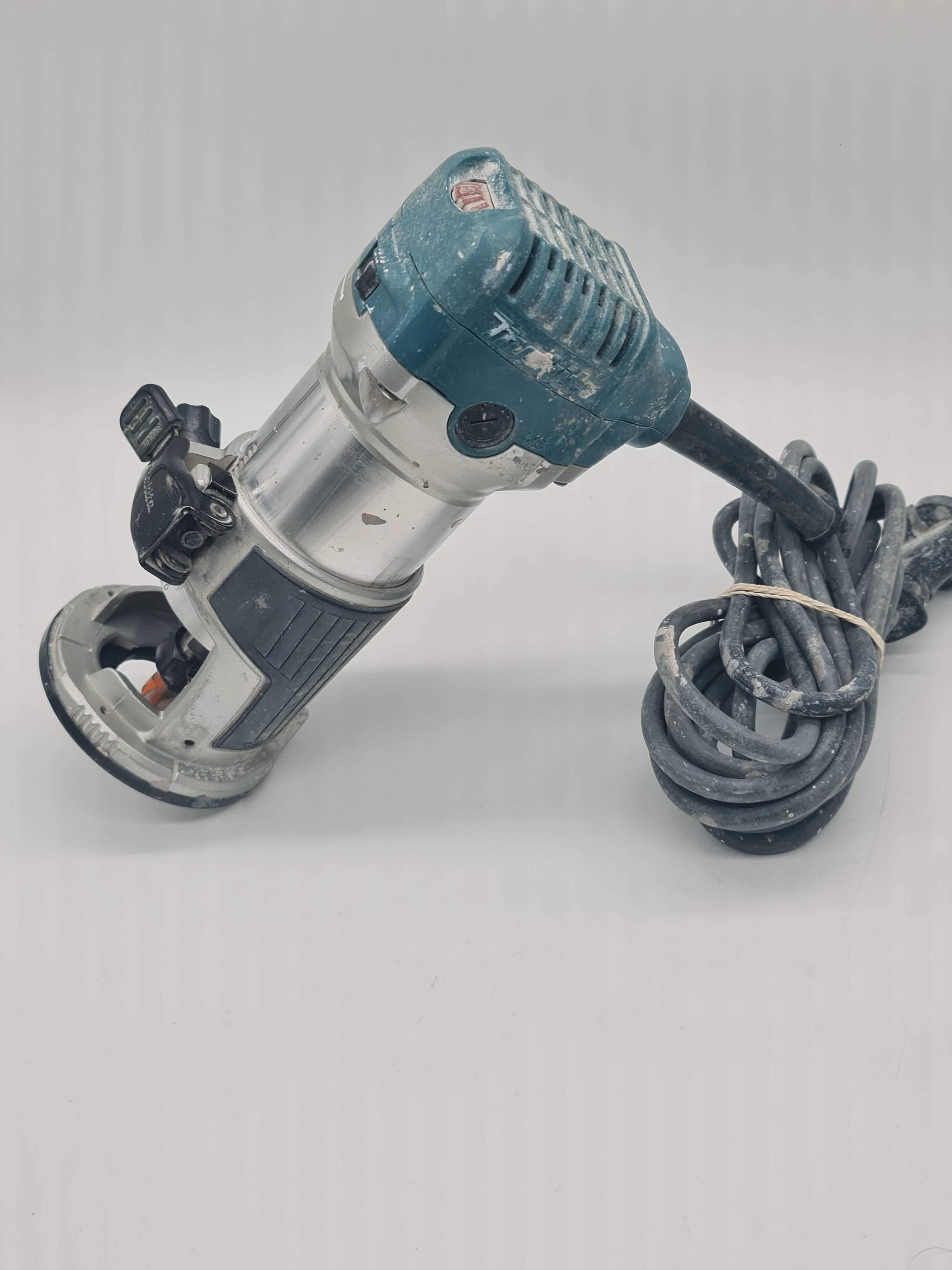 frezarka-gornowrzecionowa-makita-710w-rt0700c-ean-gtin-0088381619059