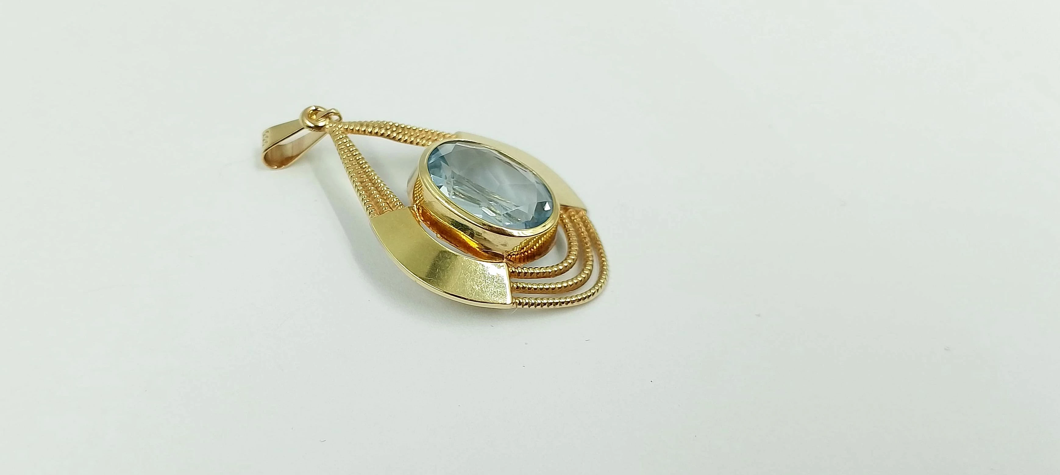 piekna-zlota-zawieszka-wyjatkowy-kamien-333-ean-gtin-5900025479223