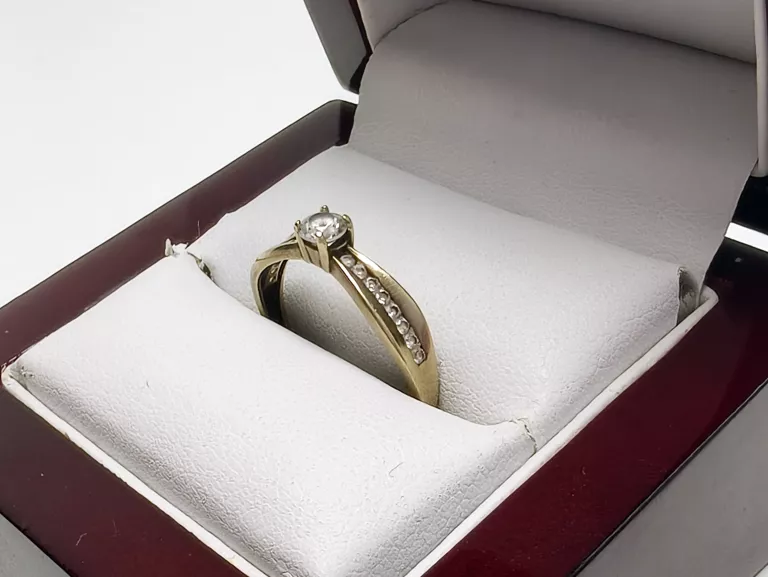 WYRÓB JUBILERSKI UŻYWANY PIERŚCIONEK