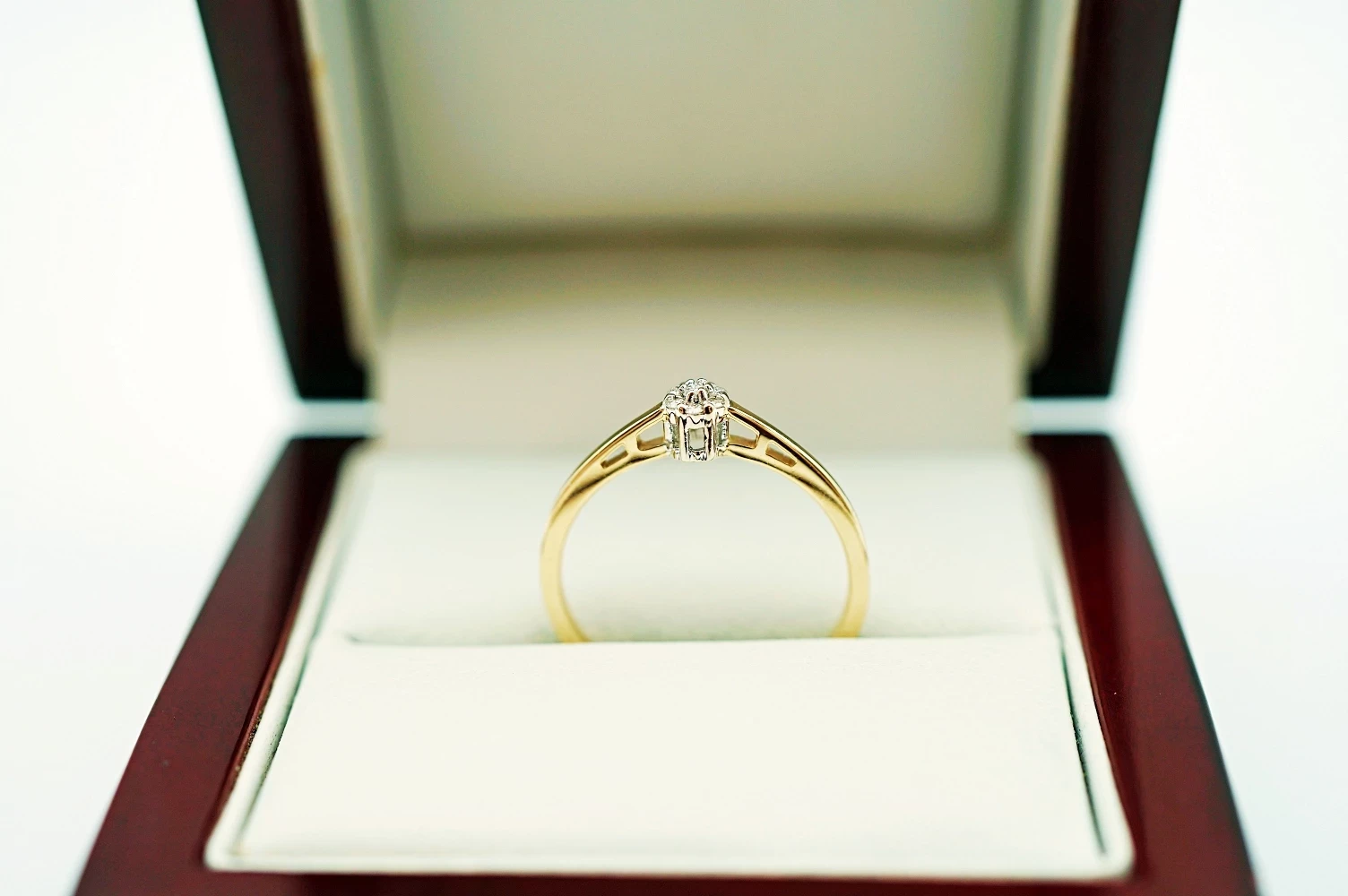 zloty-pierscionek-z-siedmioma-brylantami-pr585-14k-r14-148g-material-15835-2