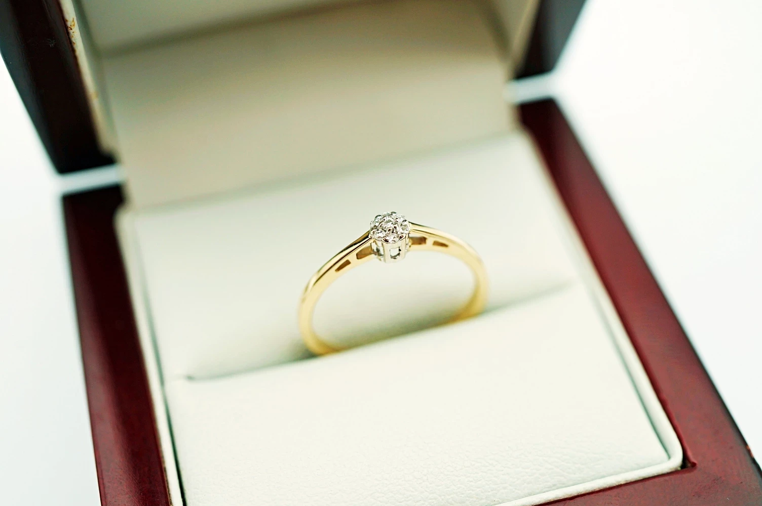 zloty-pierscionek-z-siedmioma-brylantami-pr585-14k-r14-148g-glogowska-160-poznan