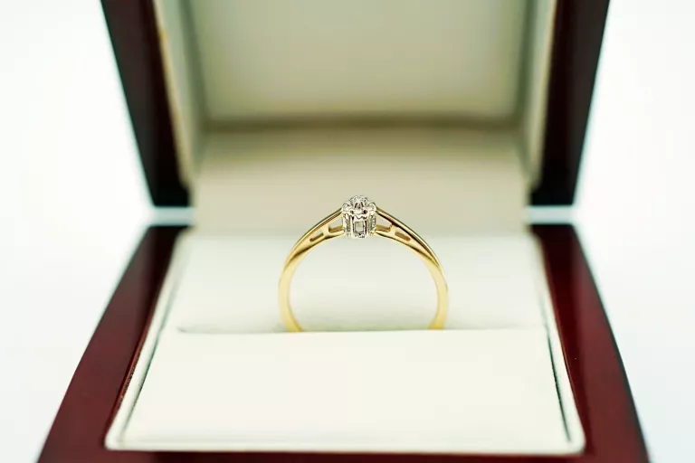 zloty-pierscionek-z-siedmioma-brylantami-pr585-14k-r14-148g-material-15835-2