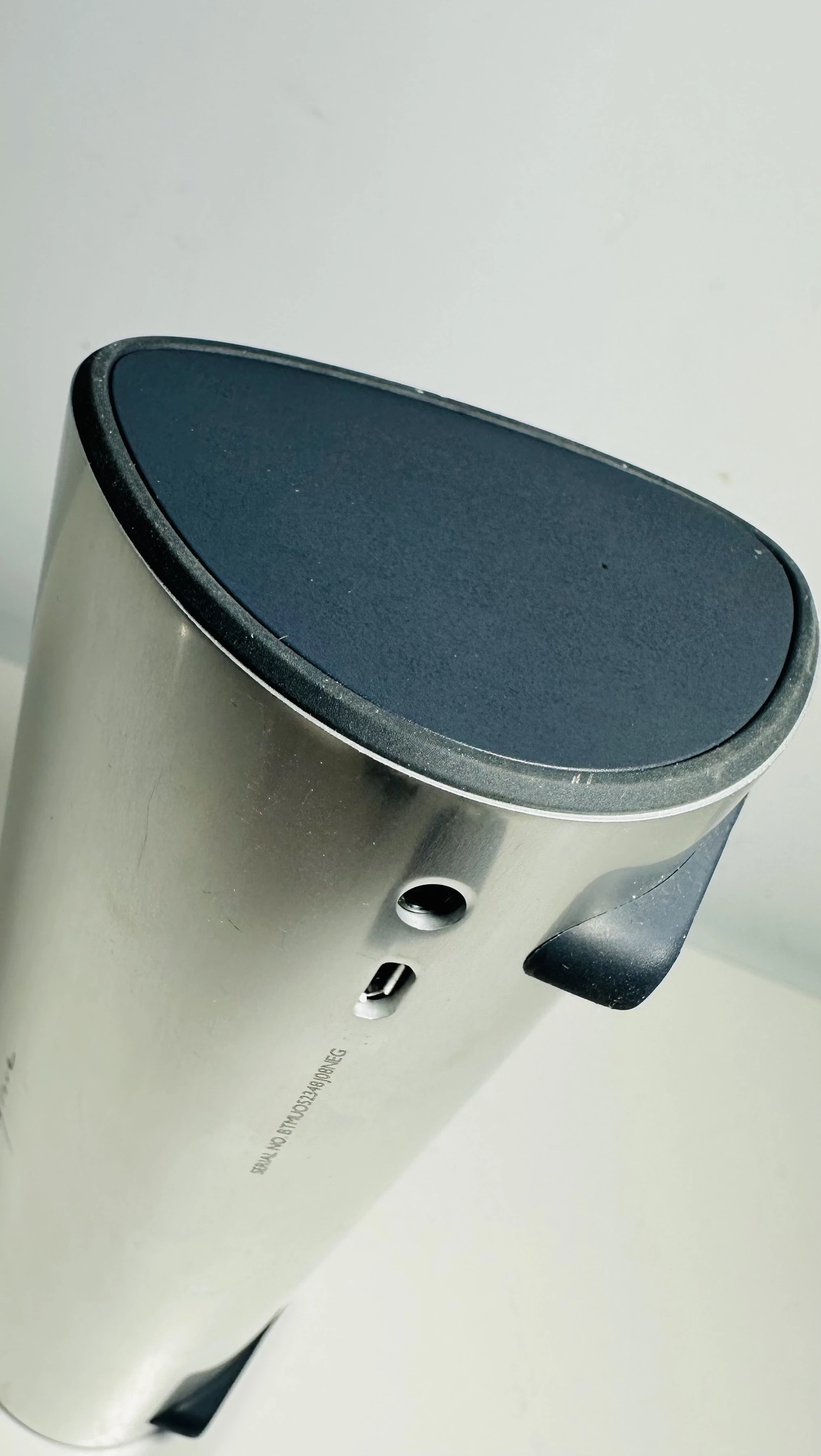 glosnik-przenosny-kef-muo-metal-warto-okazja-funkcje-221089-128