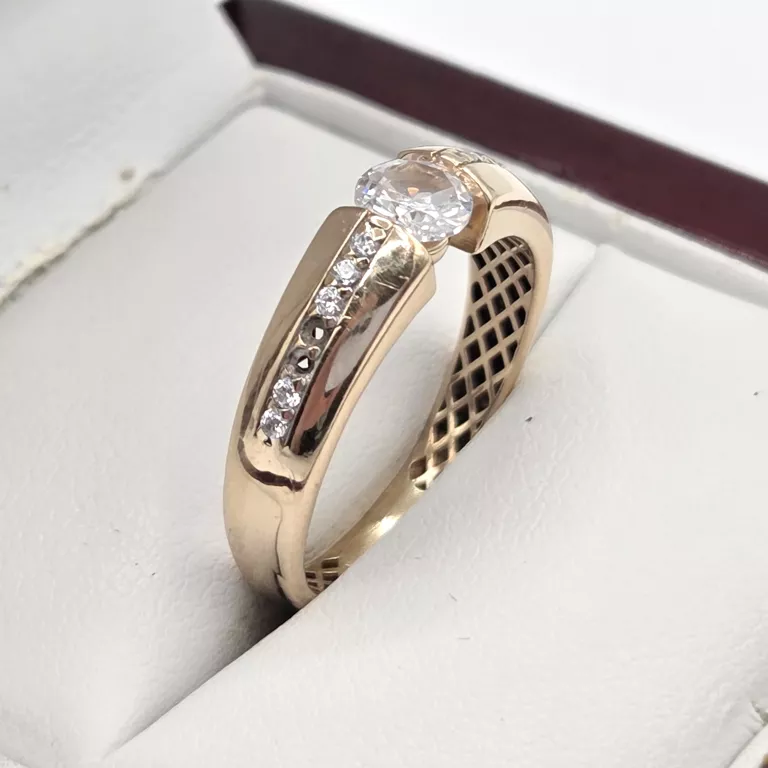 ZŁOTY PIERŚCIONEK Z CYRKONIAMI 585 2,11G R18