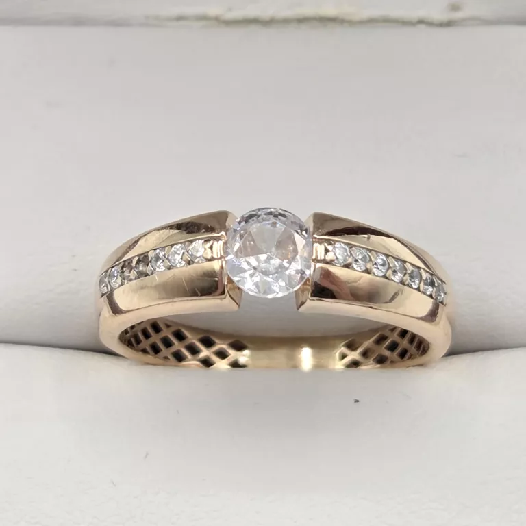 ZŁOTY PIERŚCIONEK Z CYRKONIAMI 585 2,11G R18