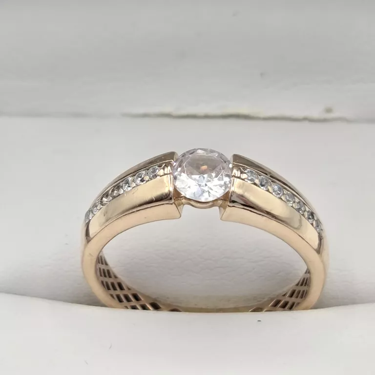 ZŁOTY PIERŚCIONEK Z CYRKONIAMI 585 2,11G R18