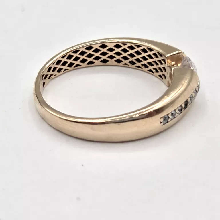 ZŁOTY PIERŚCIONEK Z CYRKONIAMI 585 2,11G R18