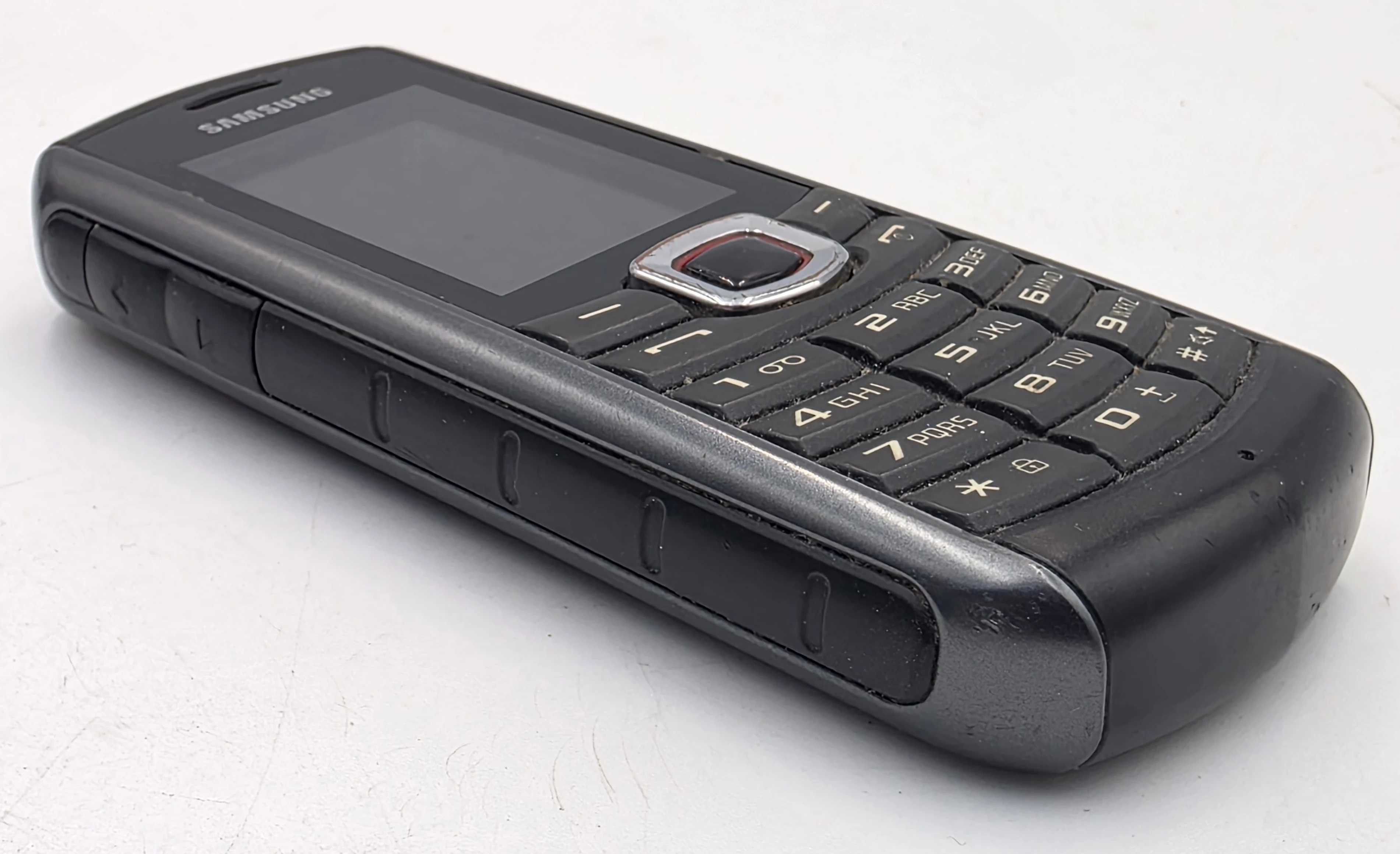 telefon-komorkowy-samsung-gt-b2710-solid-opis-ean-gtin-8806071114118