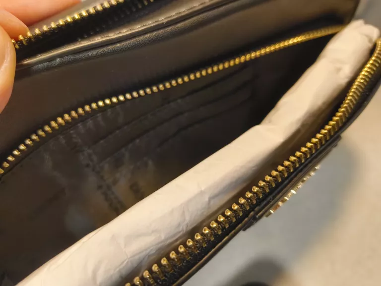 TOREBKA KOPERTÓWKA DKNY CZARNA R42EZE91