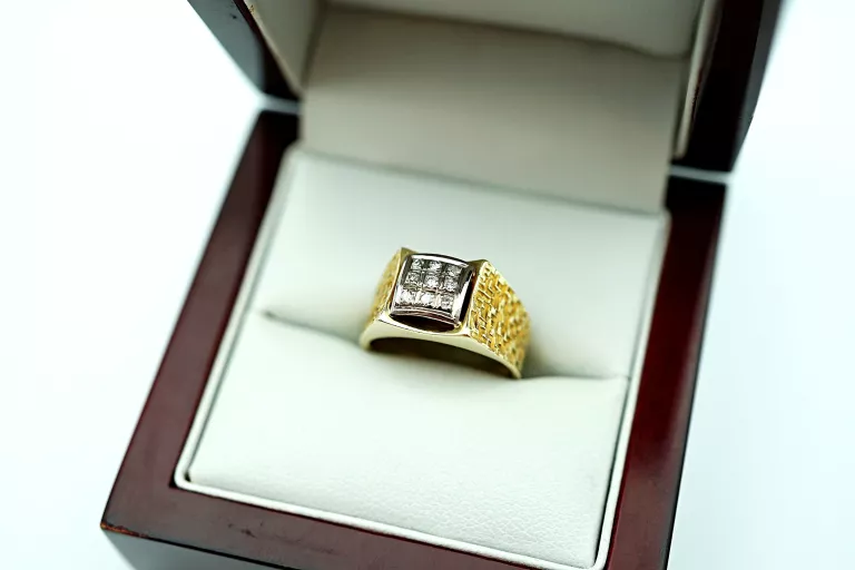 ZŁOTY PIERŚCIONEK Z BRYLANTAMI PR: 585 5.50G 0.12CT R: 11 14K CERTYFIKAT