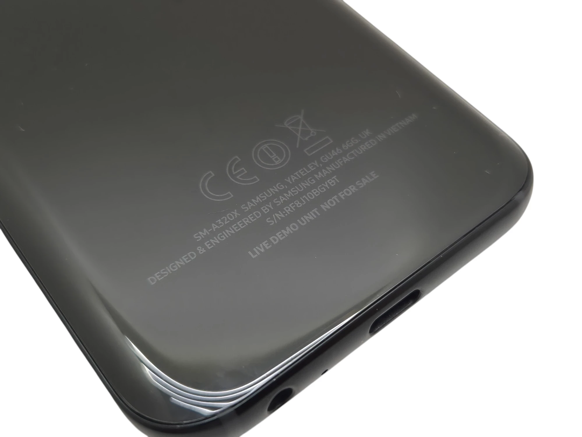 smartfon-samsung-galaxy-a3-2017-2-gb-16-gb-4g-lte-czarny-stan-11323-2