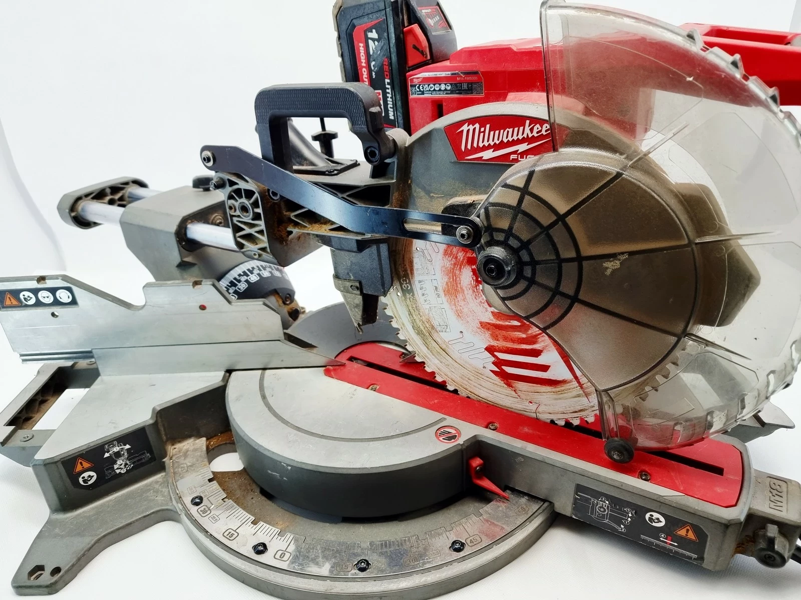 pilarka-ukosowa-m18-fms305-0-z-posuwem-milwaukee-szerokosc-ciecia-przy-90-stopniach-34300