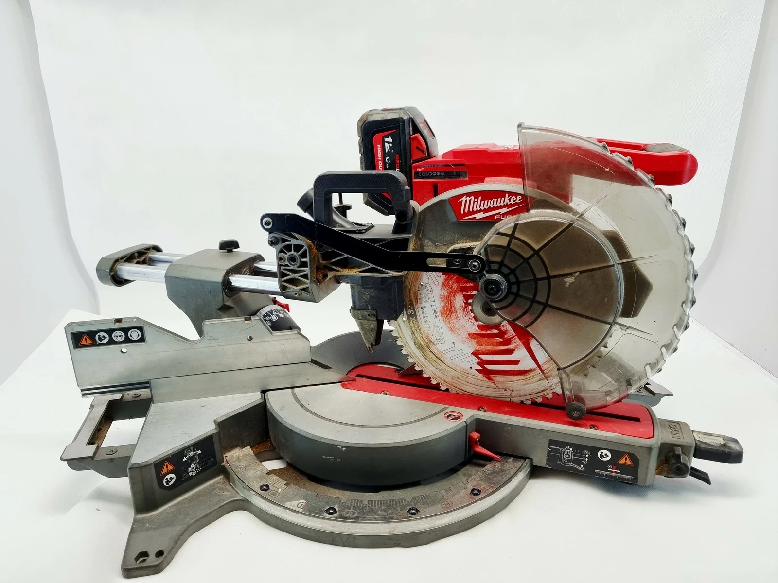 pilarka-ukosowa-m18-fms305-0-z-posuwem-milwaukee-dabrowszczakow-1811-sj-olsztyn