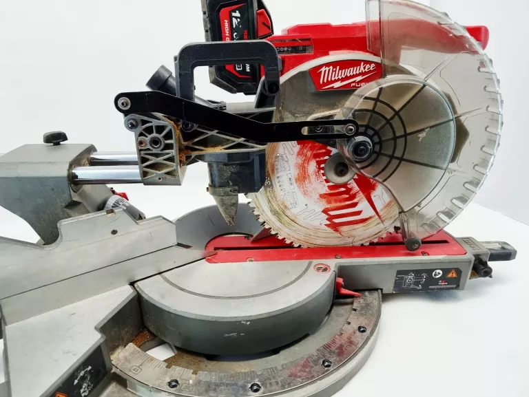 pilarka-ukosowa-m18-fms305-0-z-posuwem-milwaukee-stan-11323-2