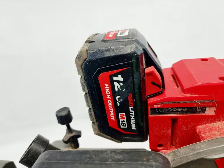 pilarka-ukosowa-m18-fms305-0-z-posuwem-milwaukee-maksymalna-moc-000