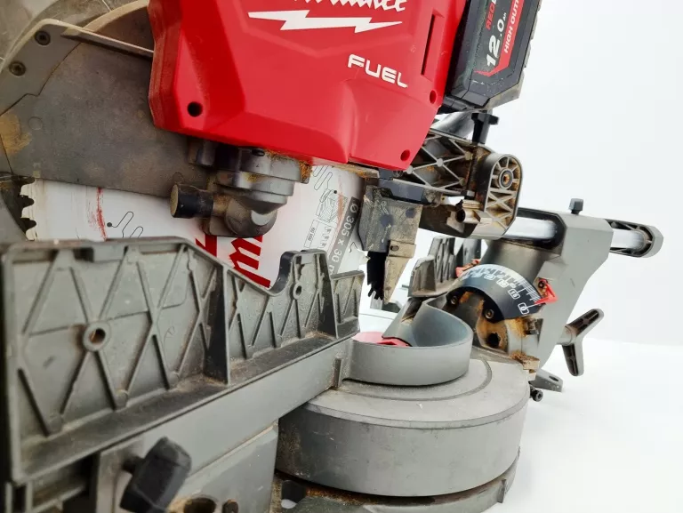 pilarka-ukosowa-m18-fms305-0-z-posuwem-milwaukee-cechy-dodatkowe-228809-8