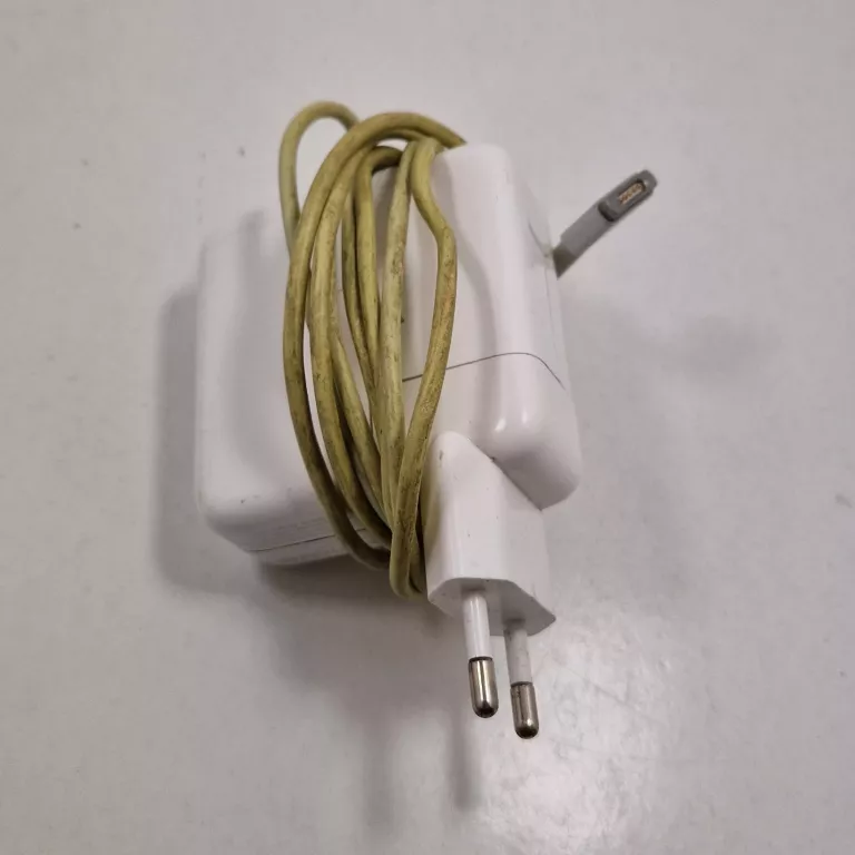 laptop-apple-macbook-air-a1466-opis-pojemnosc-dysku-128