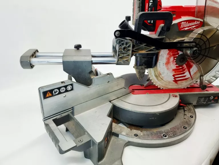 pilarka-ukosowa-m18-fms305-0-z-posuwem-milwaukee-szerokosc-ciecia-przy-45-stopniach-23500