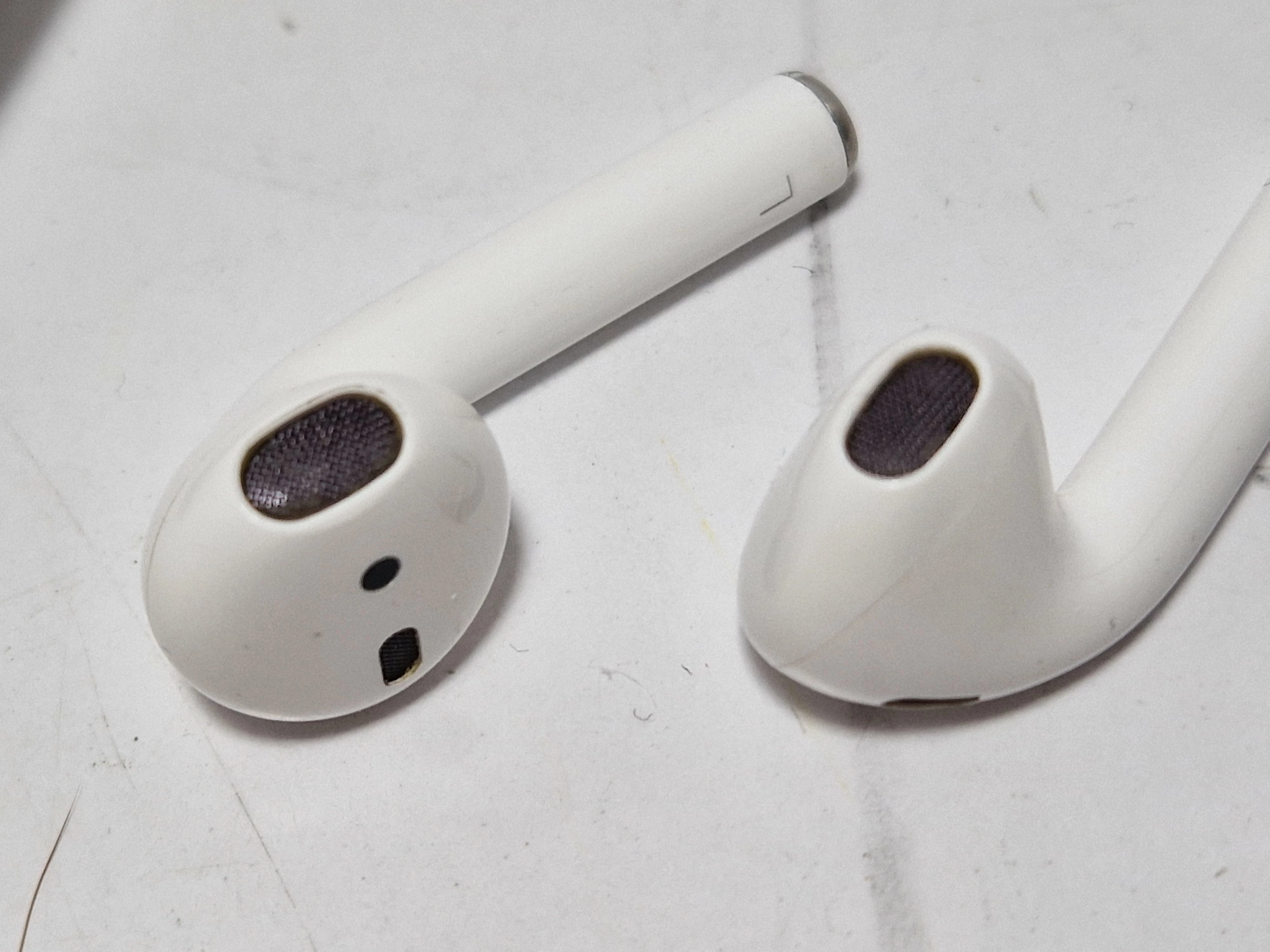 sluchawki-bezprzewodowe-bluetooth-tws-biale-ean-gtin-5906453180601