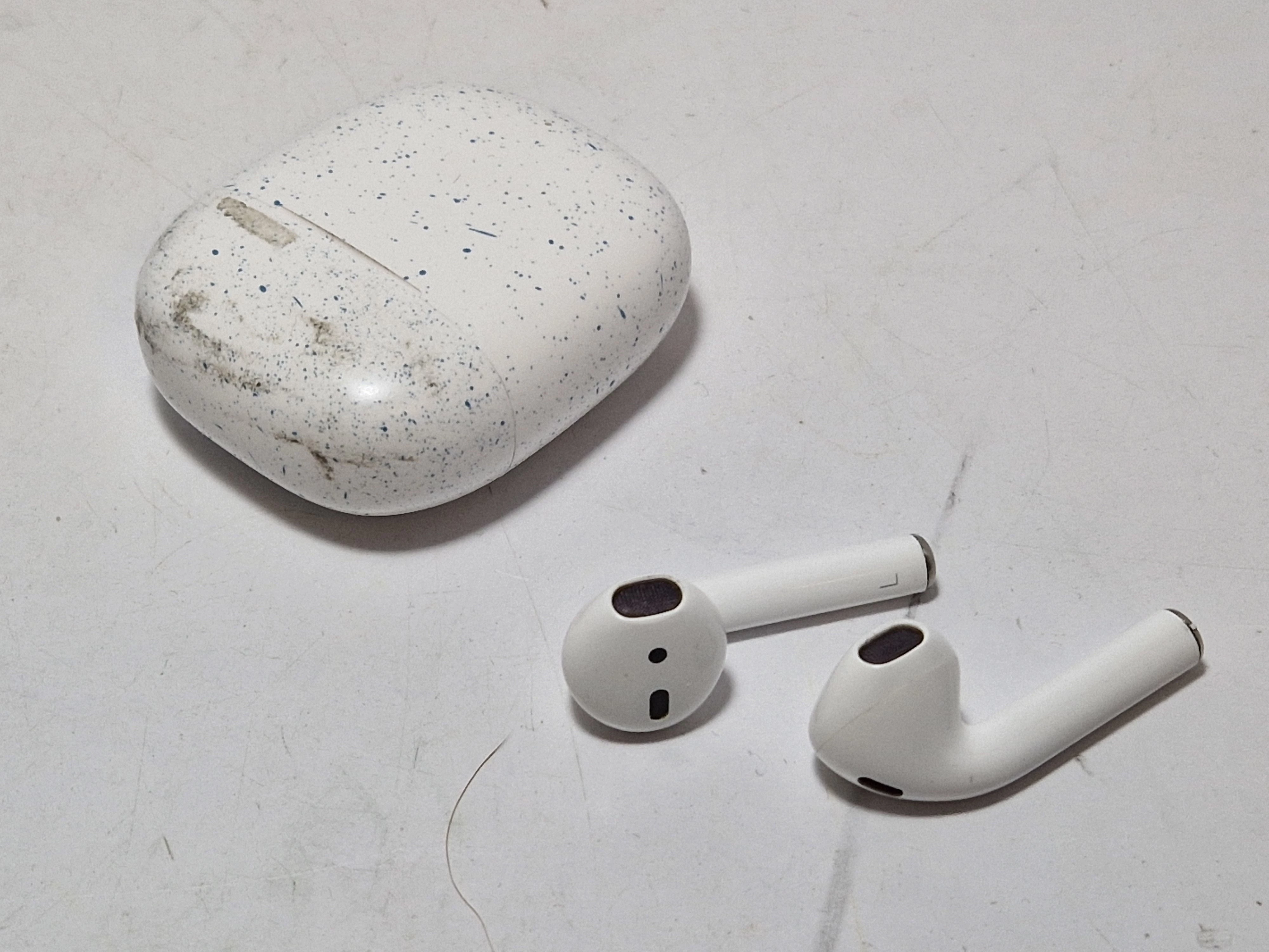 sluchawki-bezprzewodowe-bluetooth-tws-biale-szybka-25-krakow