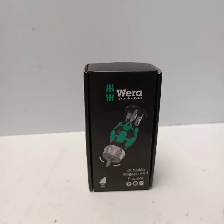 RĘKOJEŚĆ Z WBUDOWANYM MAGAZYNKIEM I ZESTAWEM BITÓW 1/4" STUBBY WERA