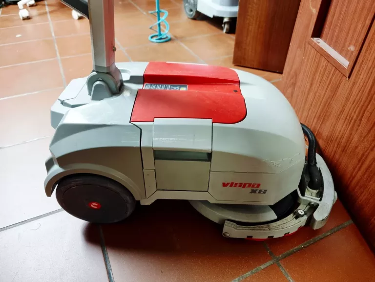 MASZYNA CZYSZCZĄCA COMAC VISPA XS B