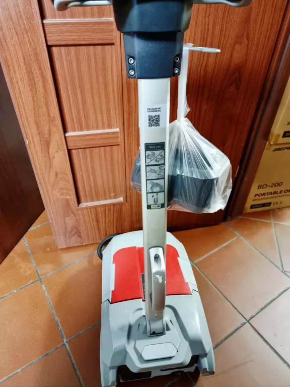 MASZYNA CZYSZCZĄCA COMAC VISPA XS B