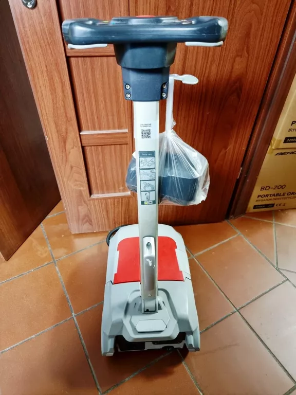 MASZYNA CZYSZCZĄCA COMAC VISPA XS B