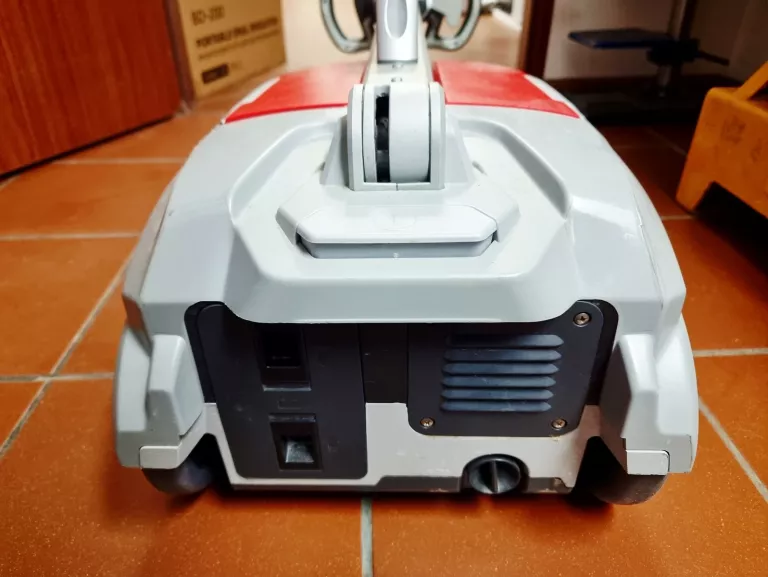 MASZYNA CZYSZCZĄCA COMAC VISPA XS B