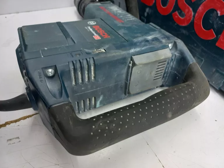 MŁOT UDAROWY BOSCH GSH 11 E DŁUTO WALIZKA
