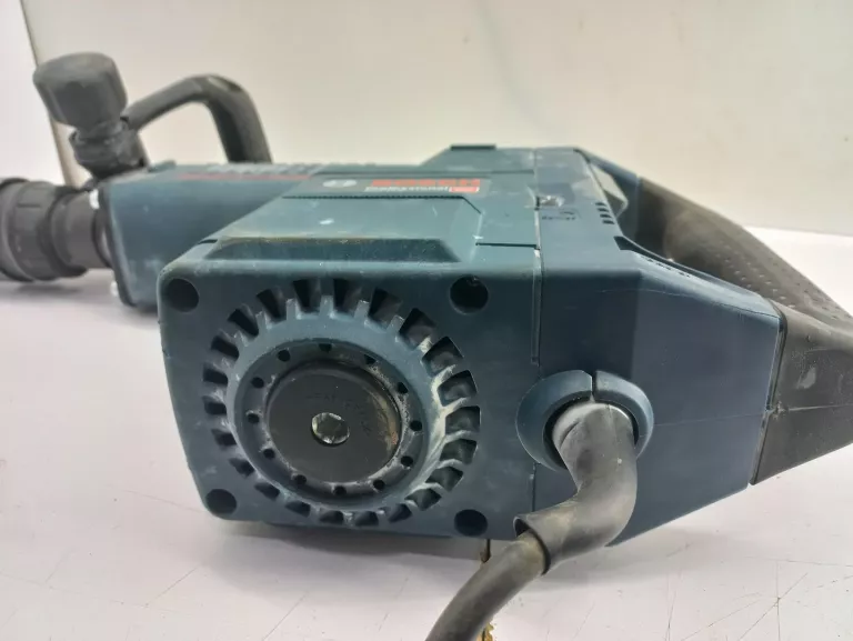 MŁOT UDAROWY BOSCH GSH 11 E DŁUTO WALIZKA